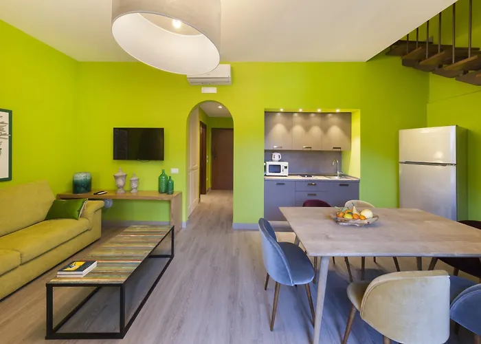 - Domus Felix Apartment *