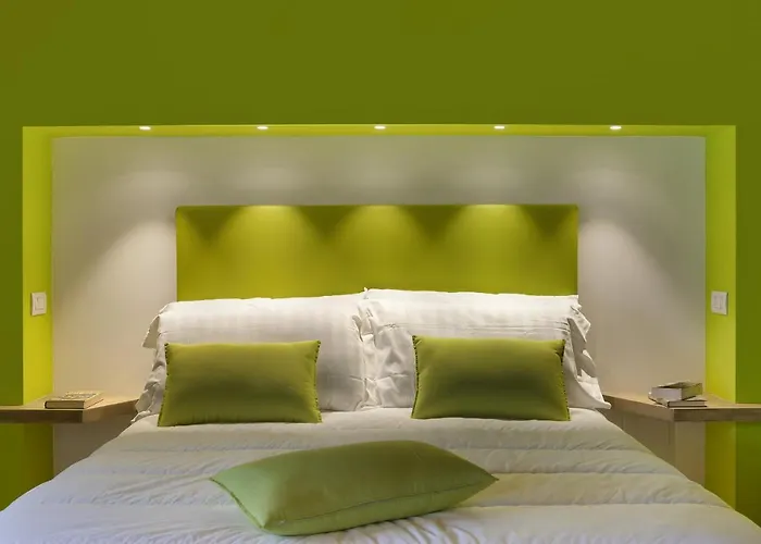 - Domus Felix Apartment *