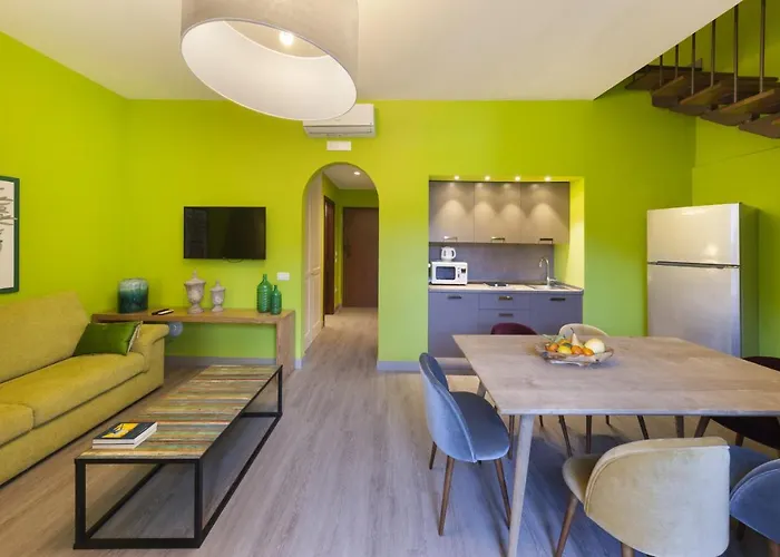 - Domus Felix Apartment