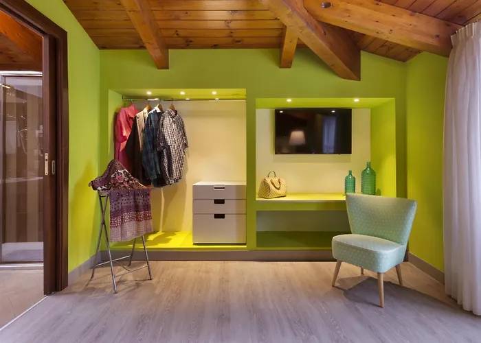 - Domus Felix Apartment *