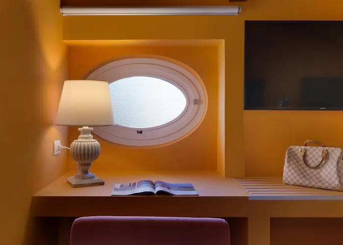 - Domus Felix Apartment *